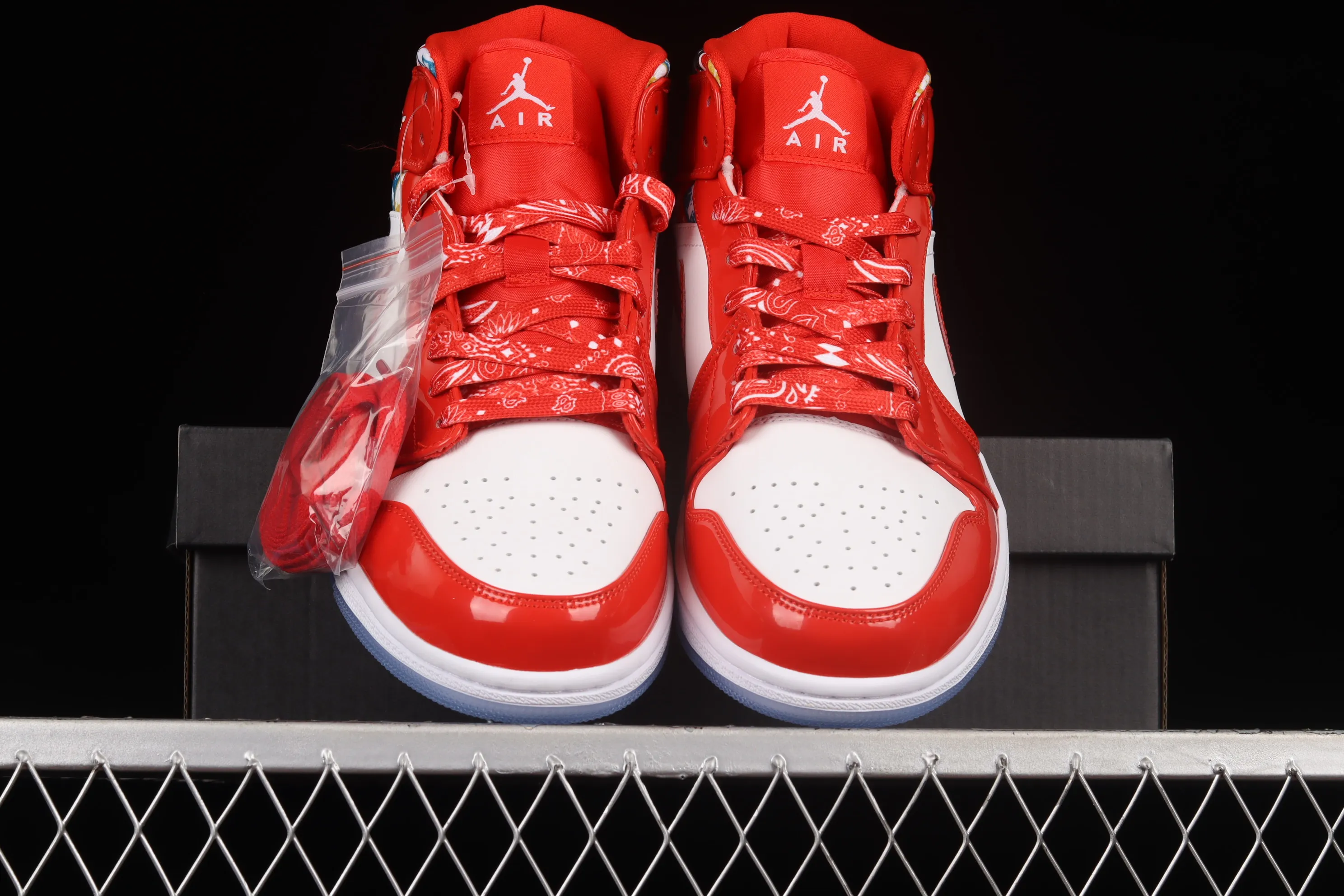 All Categories Air Jordan Jordan Series Basketball Shoes Air Jordan 1 Mid Air Jordan 1 Mid AJ1 Joe 1 Christmas Red China Basketball Shoes DC7294-600